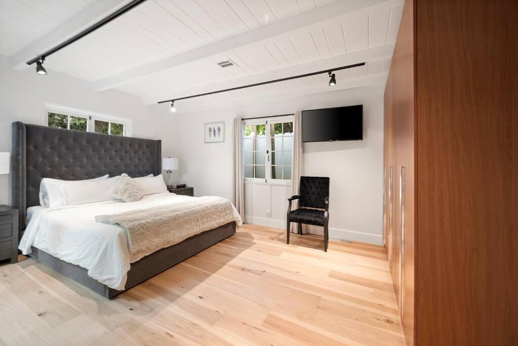 Chic 3br Oasis In City:toluca Adjacent