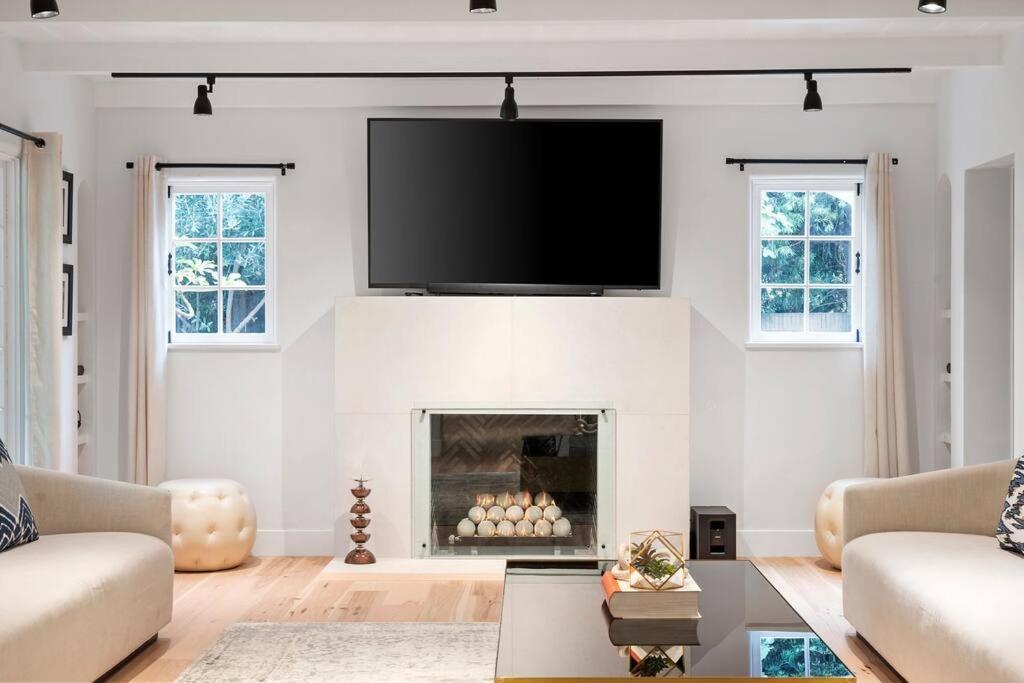 Holiday home Chic 3br Oasis In City:toluca Adjacent Los Angeles