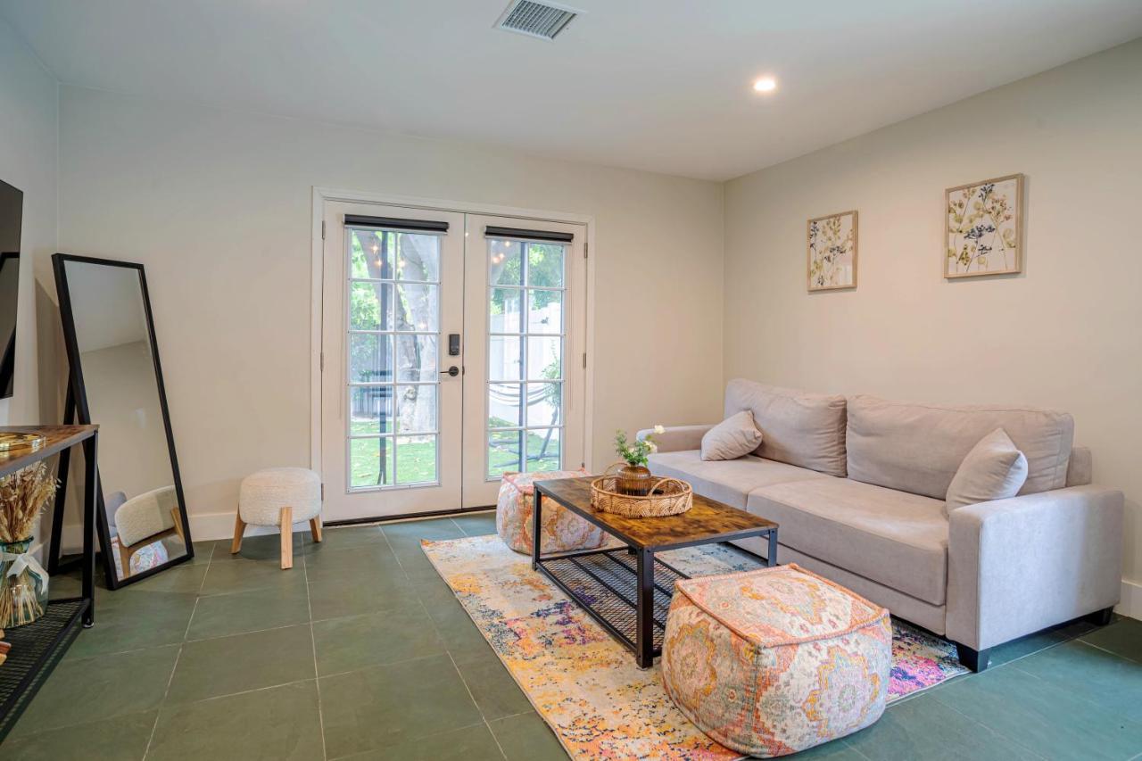 Serene 1 Bed With Patio Sleeps 6 Holiday home Los Angeles