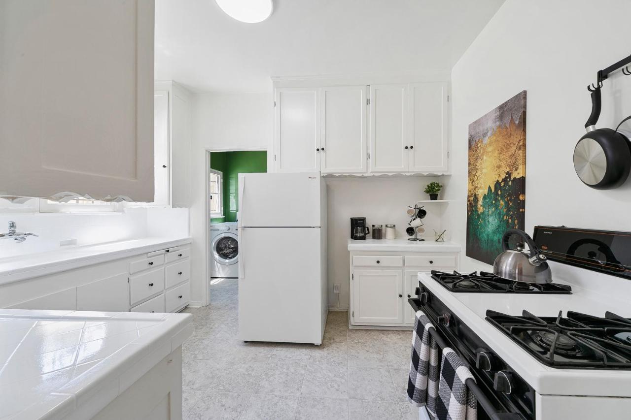 Beverly Hills Stylish & 1 Bedroom + Parking *