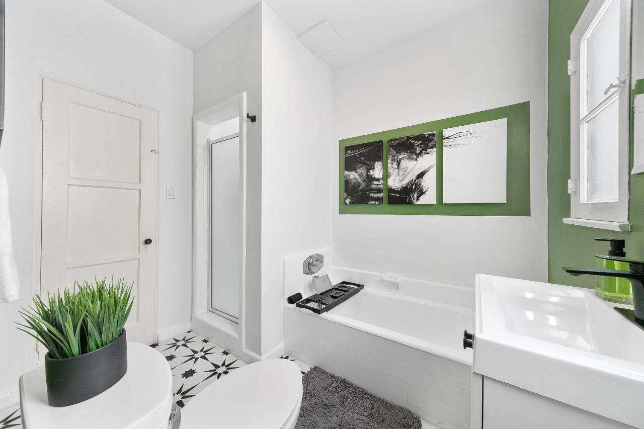 Beverly Hills Stylish & 1 Bedroom + Parking