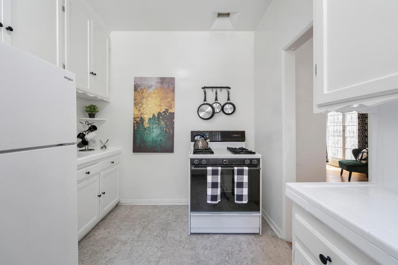 Beverly Hills Stylish & 1 Bedroom + Parking * Los Angeles