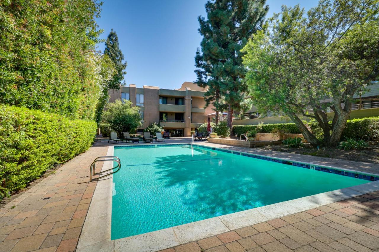 Apartment Granada Hills With Community Pool And Workspace Los Angeles