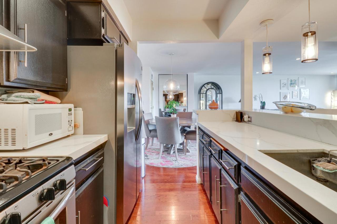 Apartment Granada Hills With Community Pool And Workspace