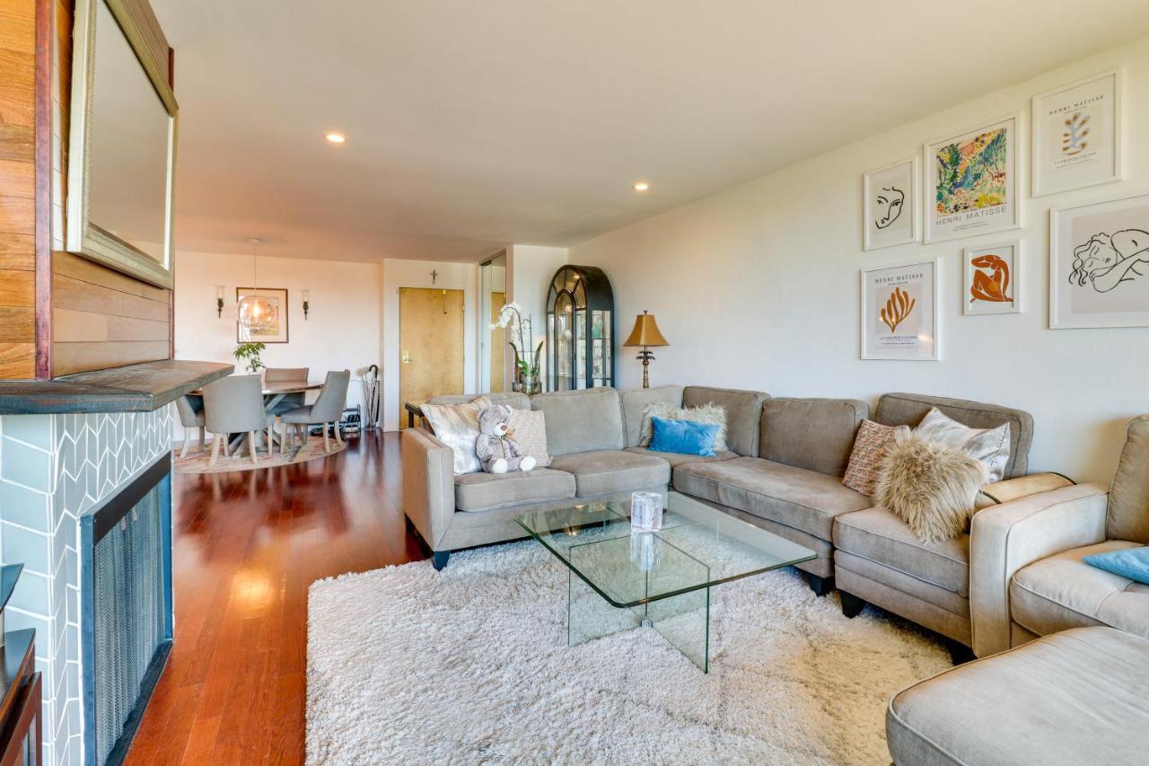Granada Hills With Community Pool And Workspace *