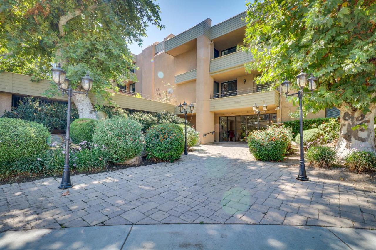 Granada Hills With Community Pool And Workspace *