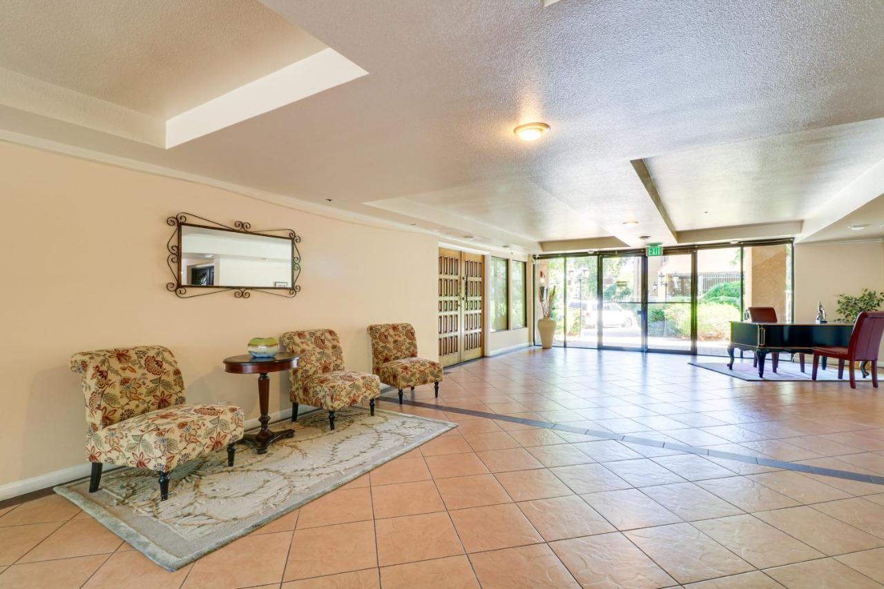 Apartment Granada Hills With Community Pool And Workspace Los Angeles