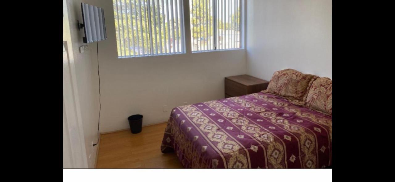 Balboa 3 Bedroom Cozy !