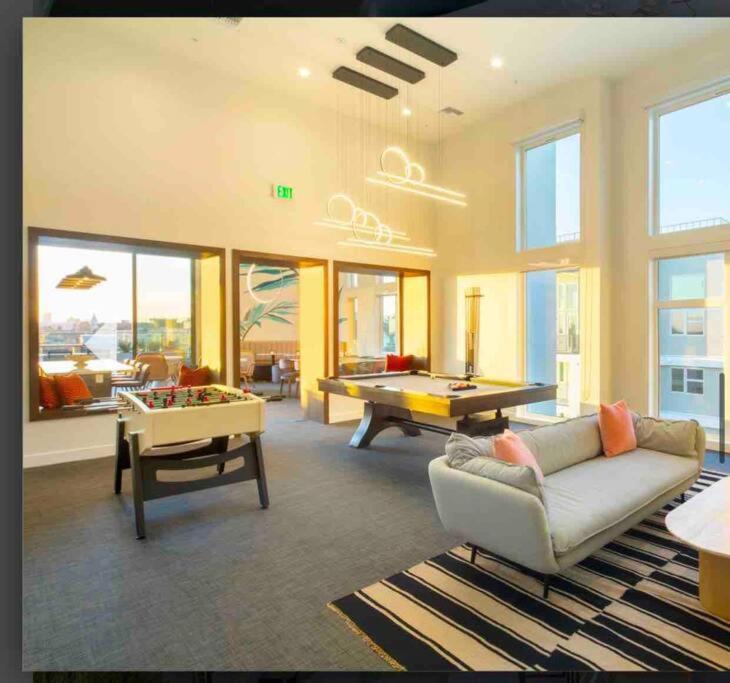 Relax On Wilshire With A View Apartment *