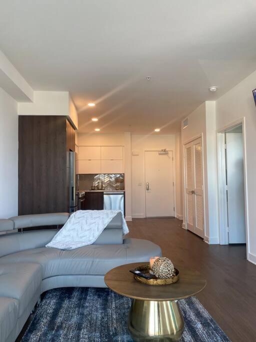 Apartment Relax On Wilshire With A View *
