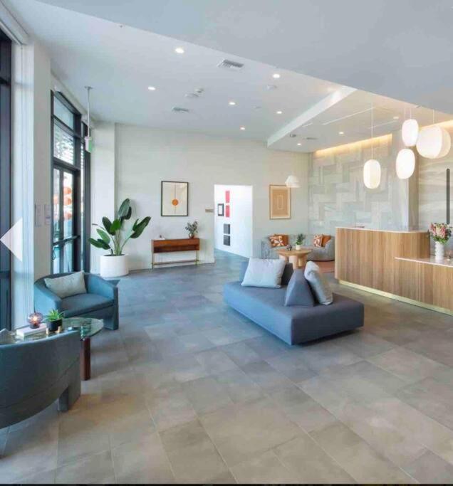 Relax On Wilshire With A View