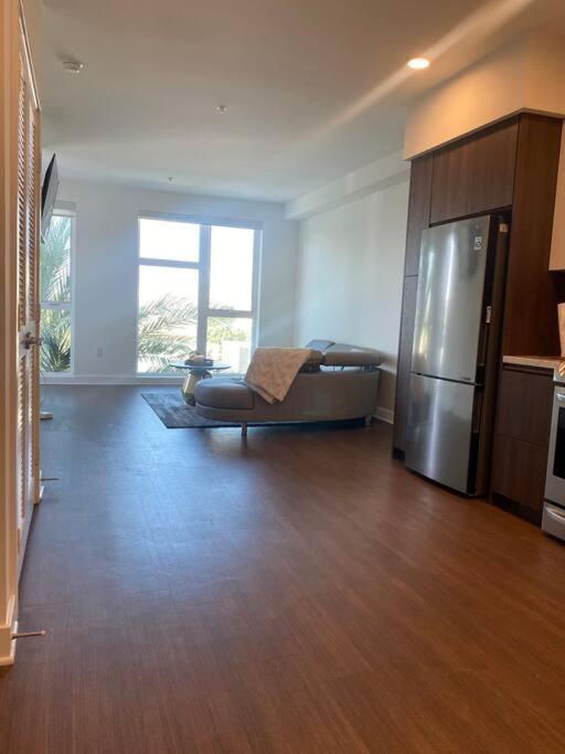 Relax On Wilshire With A View Apartment *