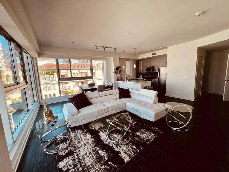Apartment Downtown Penthouse W Luxury Gym-pool-near Universal Hollywood Los Angeles