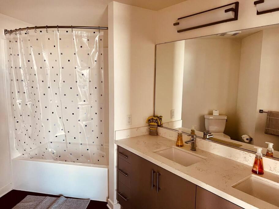 Downtown Penthouse W Luxury Gym-pool-near Universal Hollywood Apartment Los Angeles