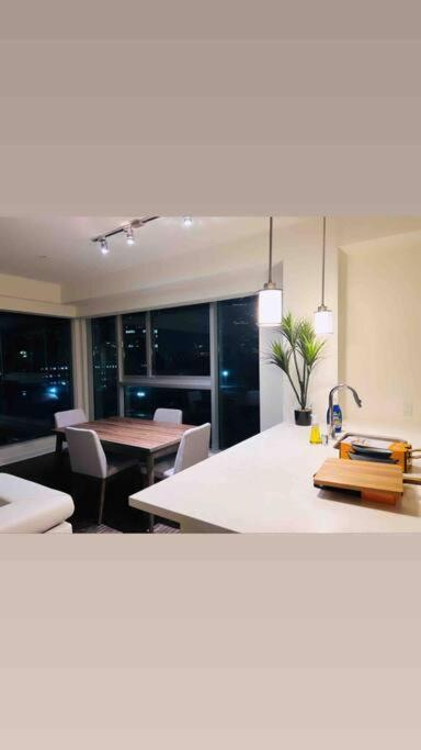 Downtown Penthouse W Luxury Gym-pool-near Universal Hollywood Apartment *