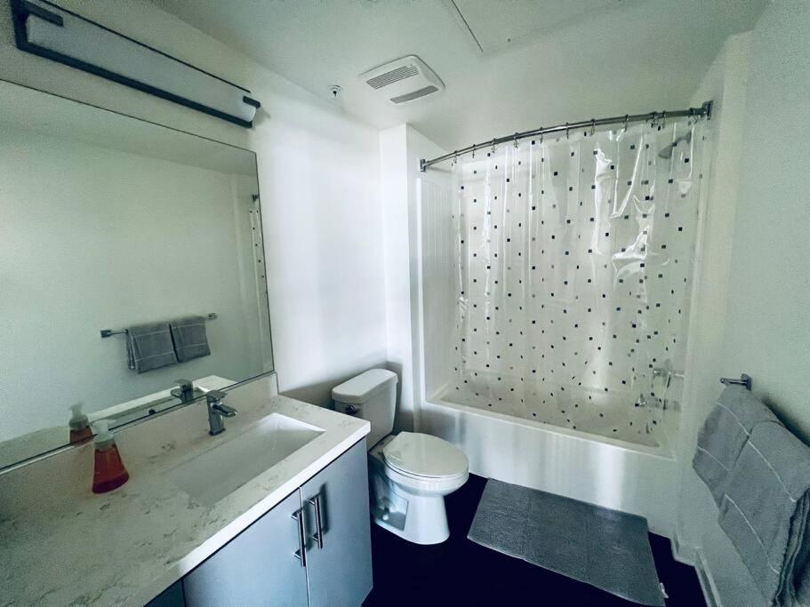 Downtown Penthouse W Luxury Gym-pool-near Universal Hollywood Apartment