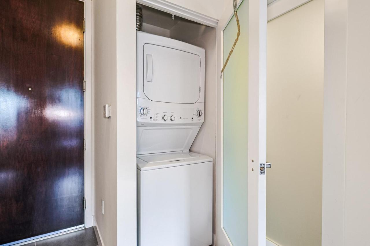 Sunny & Spacious 2Bdr & 1Bth In Downtown La Apartment Los Angeles