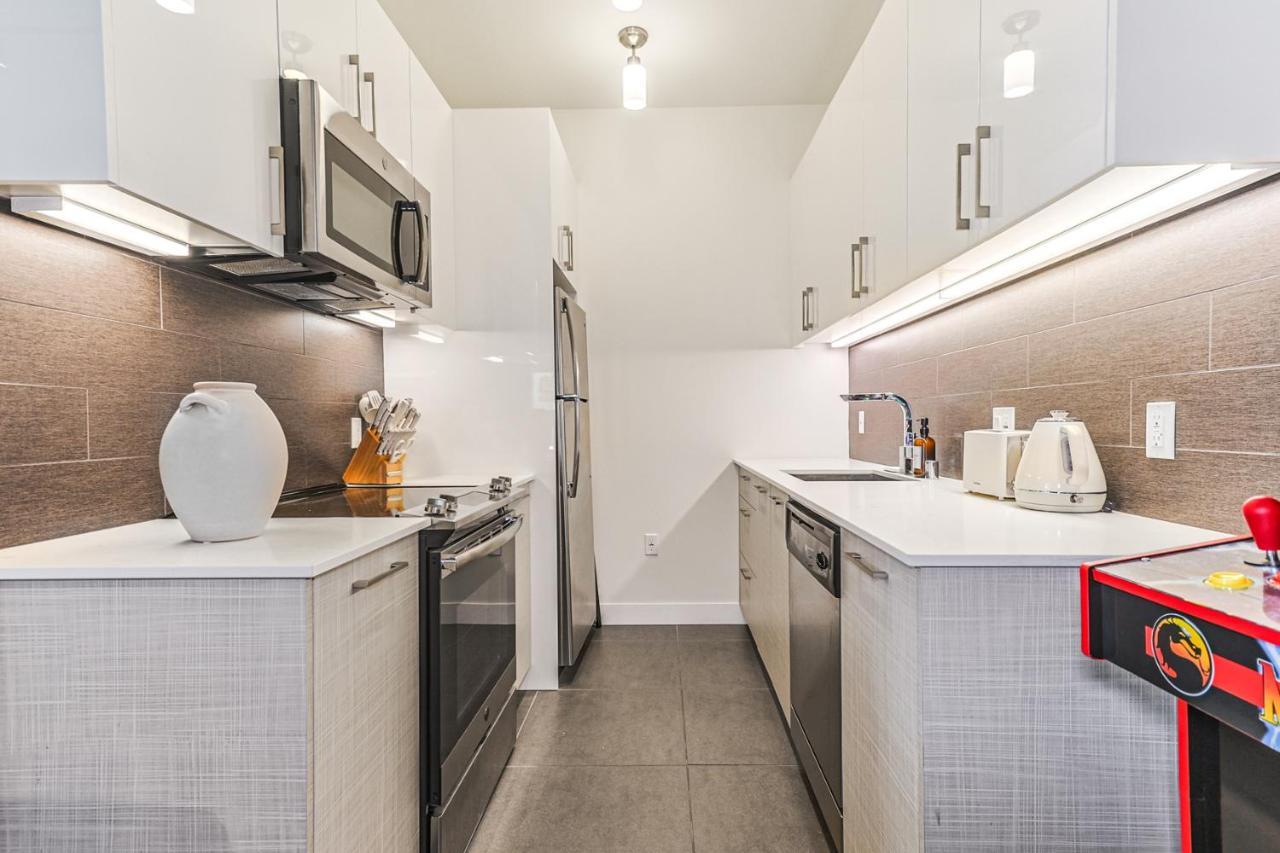 Sunny & Spacious 2Bdr & 1Bth In Downtown La Apartment Los Angeles