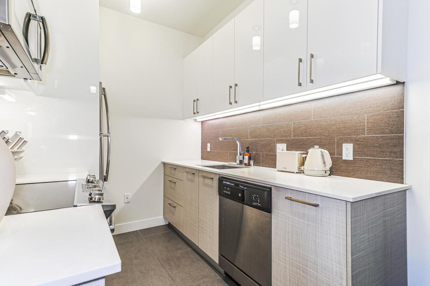 Sunny & Spacious 2Bdr & 1Bth In Downtown La Apartment
