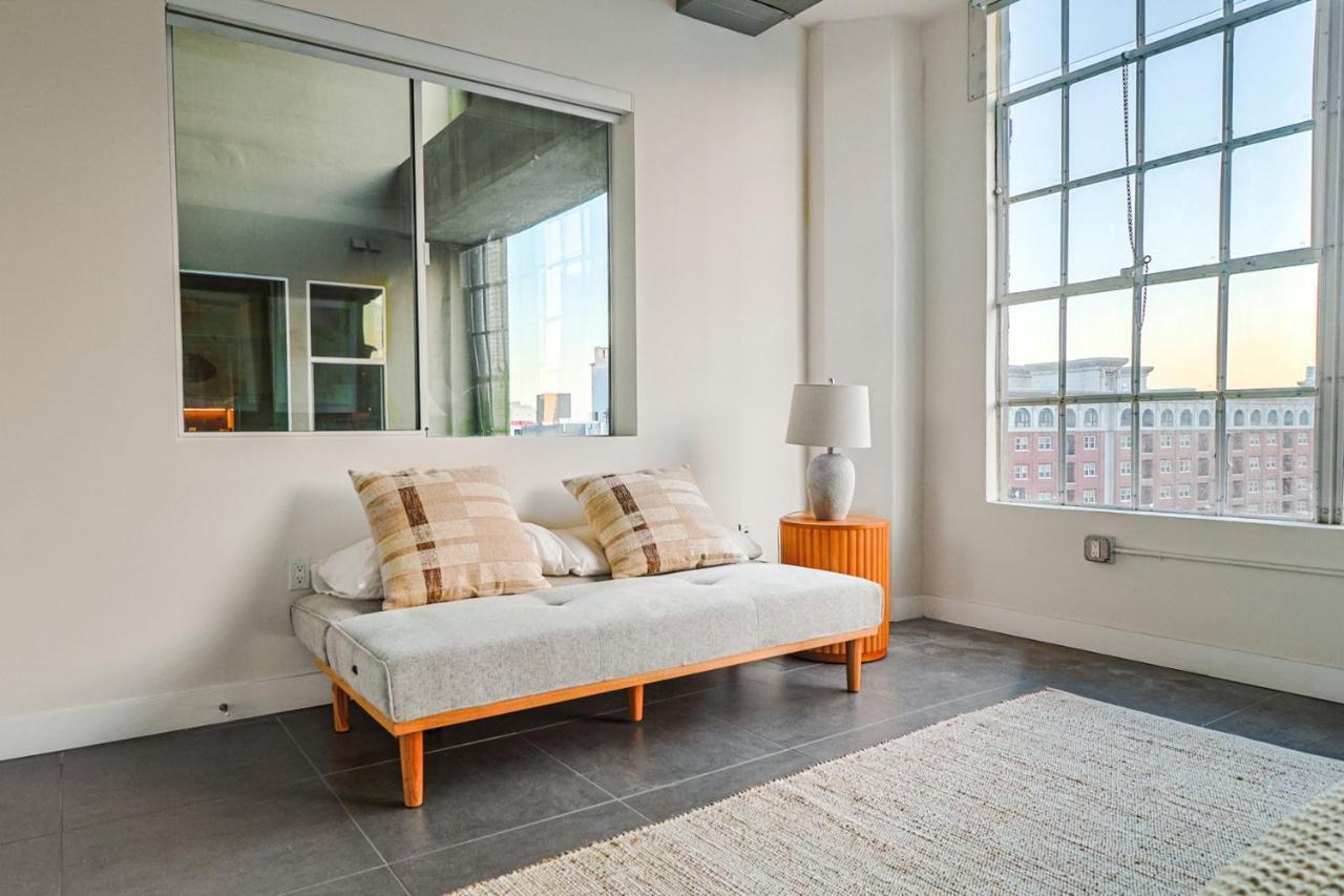 Sunny & Spacious 2Bdr & 1Bth In Downtown La Apartment *