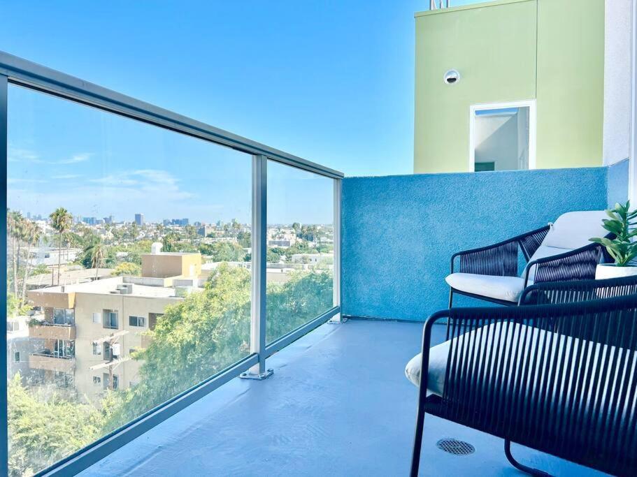 Designer Hollywood Penthouse With Private Balcony On Sunset Los Angeles
