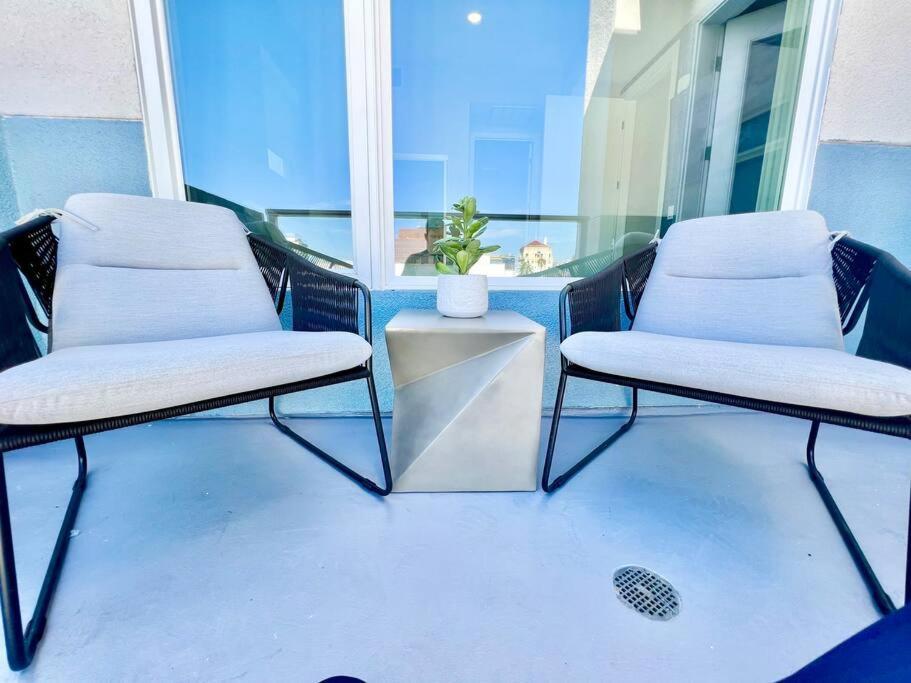Apartment Designer Hollywood Penthouse With Private Balcony On Sunset Los Angeles
