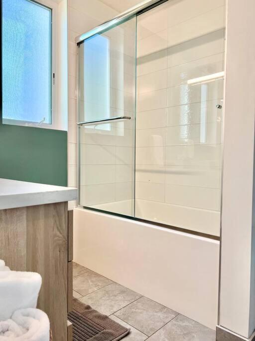 Apartment Designer Hollywood Penthouse With Private Balcony On Sunset