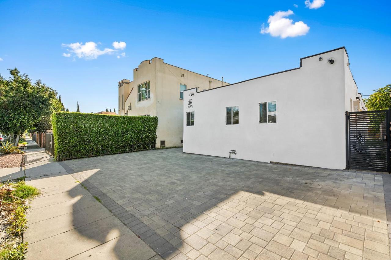 Miracle Mile Chic 1 Bedroom Parking Unit 2