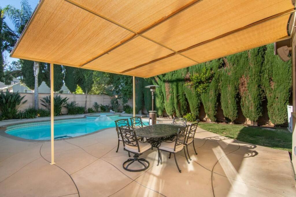 Holiday home Large With Pool + Jacuzzi