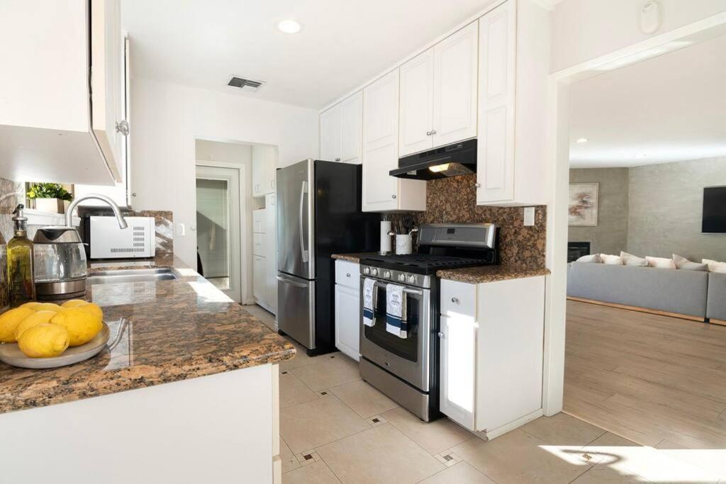 Large With Pool + Jacuzzi * Los Angeles