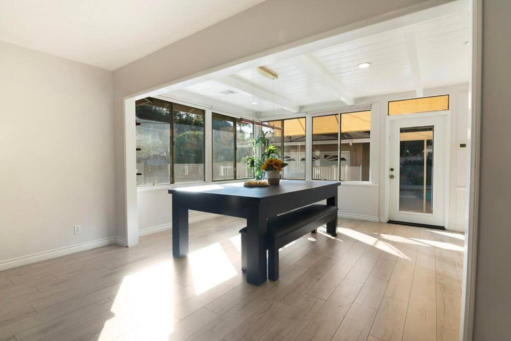 Large With Pool + Jacuzzi Holiday home *