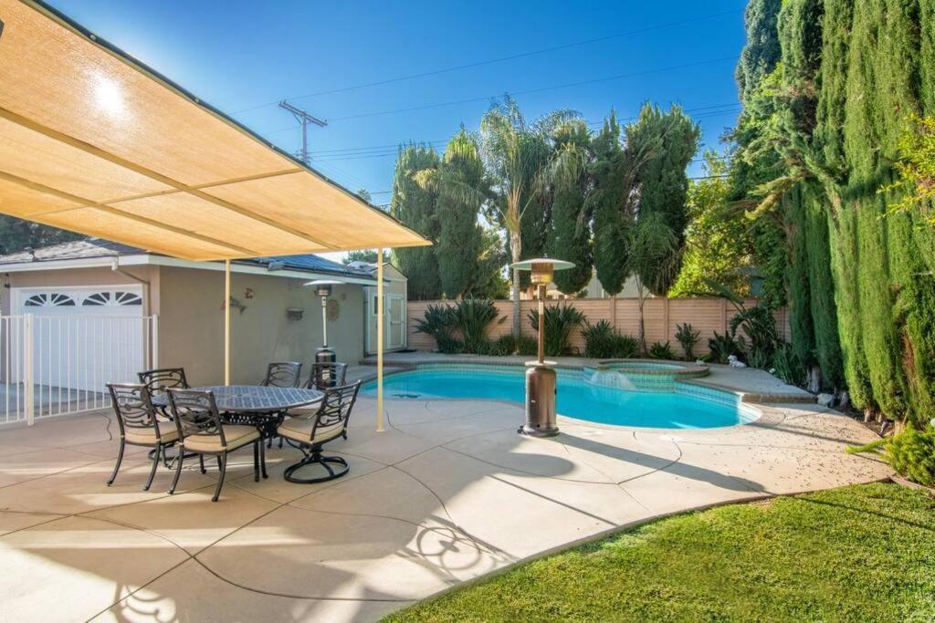 Large With Pool + Jacuzzi Los Angeles