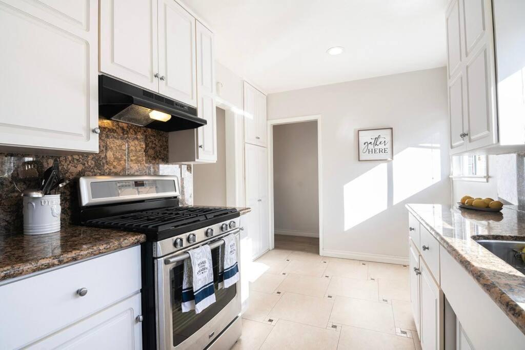 Large With Pool + Jacuzzi * Los Angeles