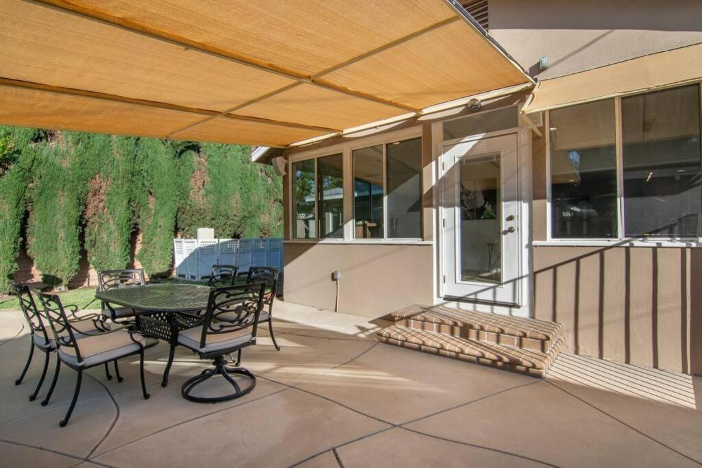 Large With Pool + Jacuzzi Holiday home Los Angeles