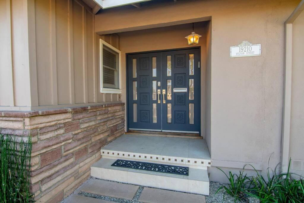 Large With Pool + Jacuzzi * Los Angeles