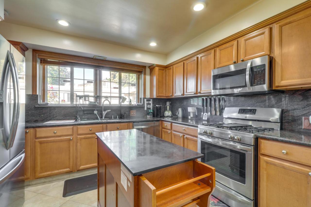North Hills Oasis With Private Pool, Near Golfing *