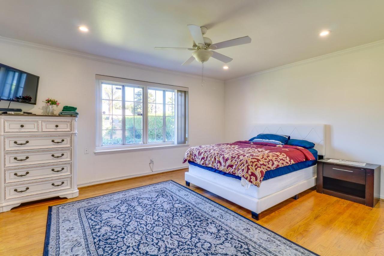 North Hills Oasis With Private Pool, Near Golfing Holiday home Los Angeles