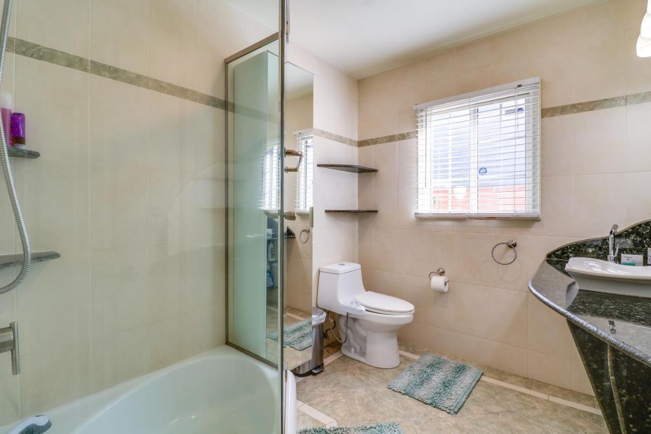 North Hills Oasis With Private Pool, Near Golfing Holiday home Los Angeles
