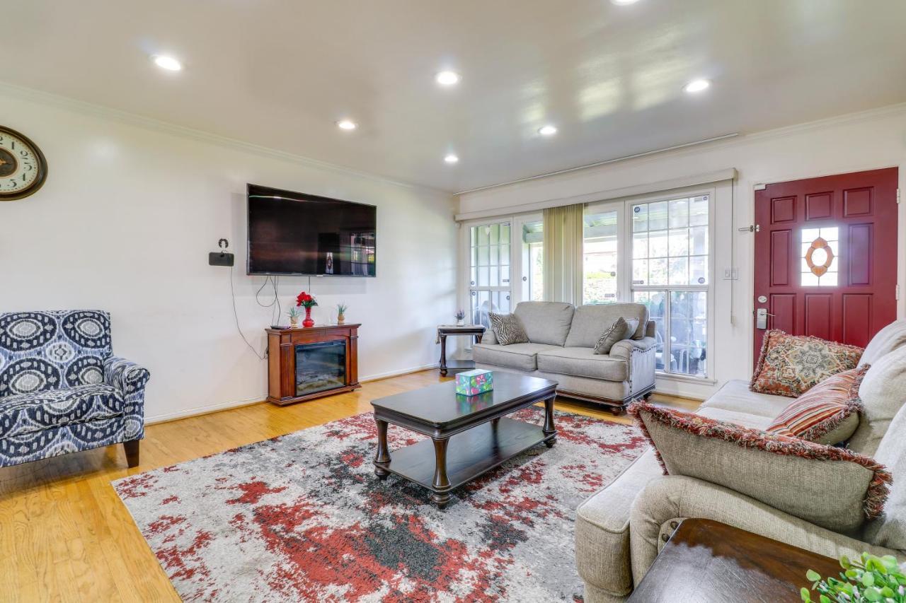 North Hills Oasis With Private Pool, Near Golfing Los Angeles