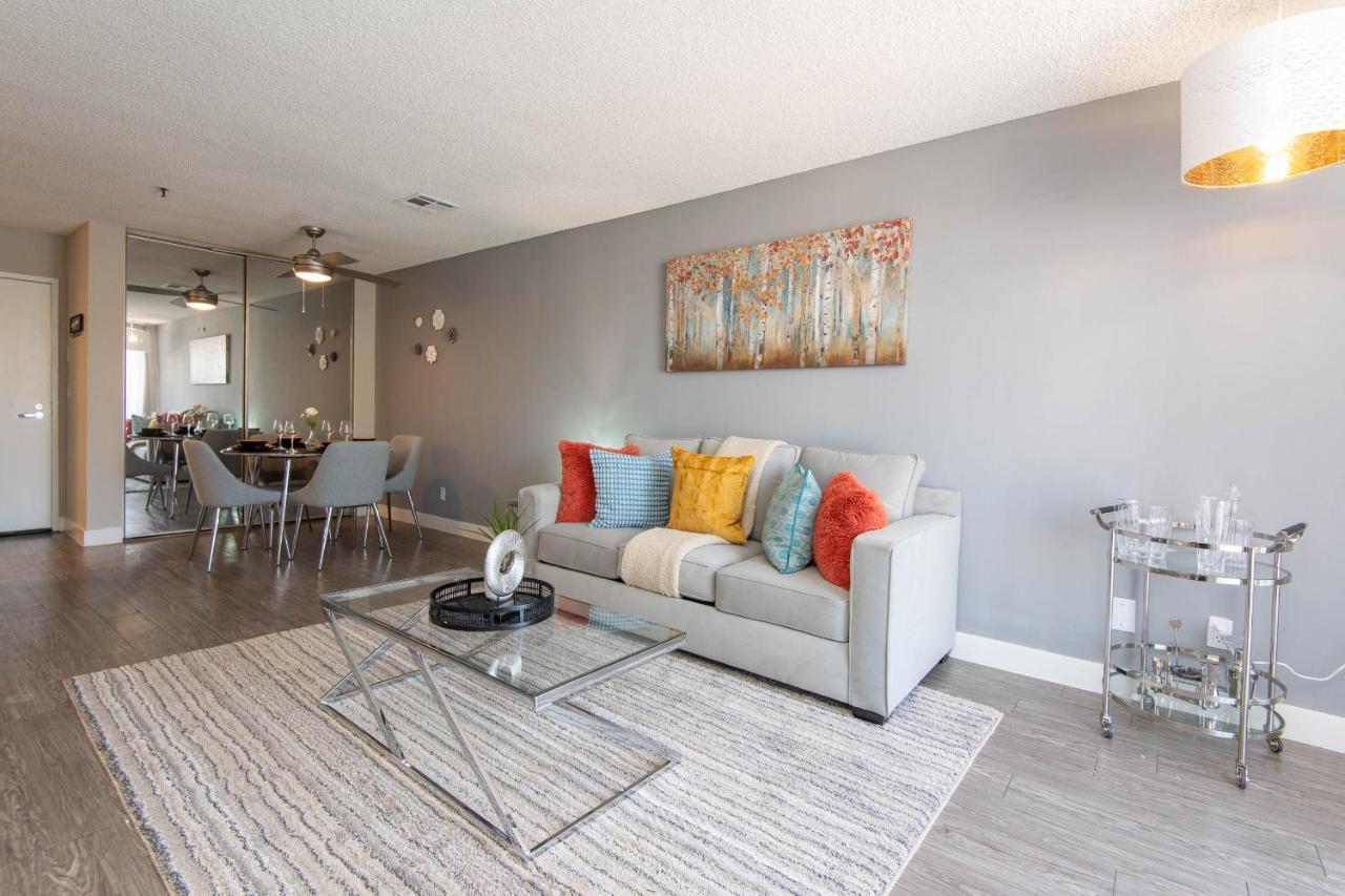 Luxury One Bedroom Free Parking&pool Apartment