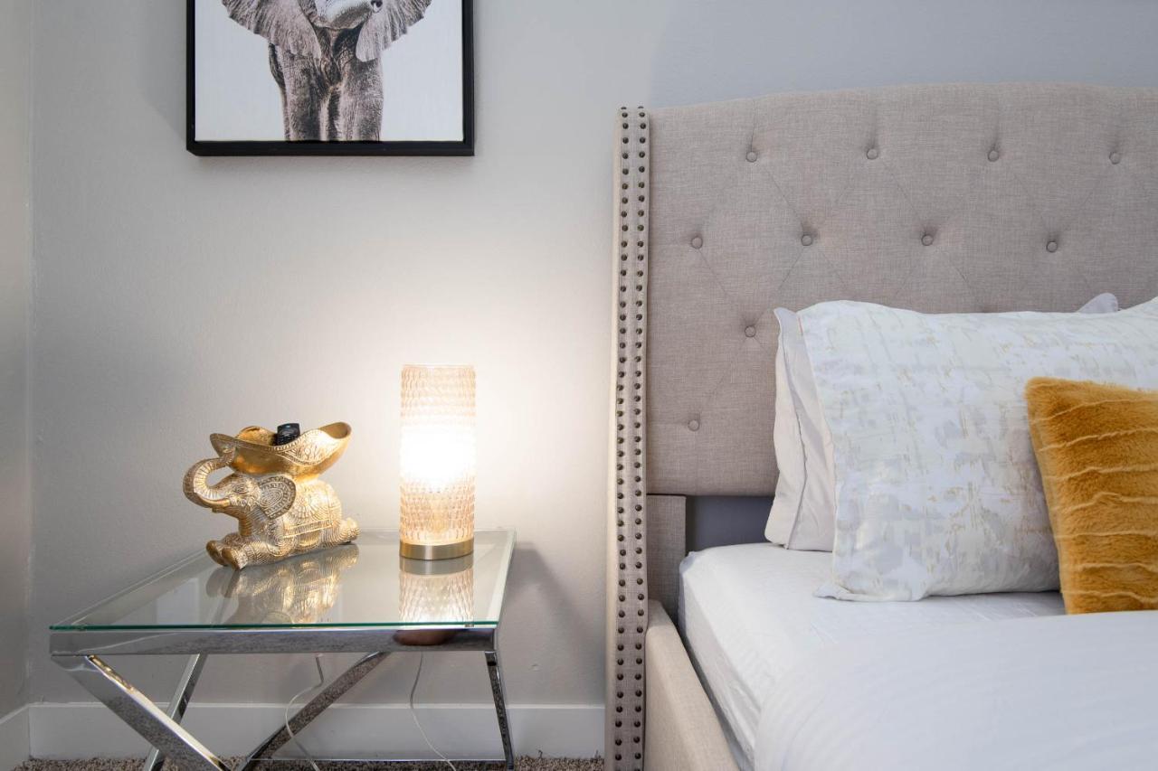 Luxury One Bedroom Free Parking&pool Apartment