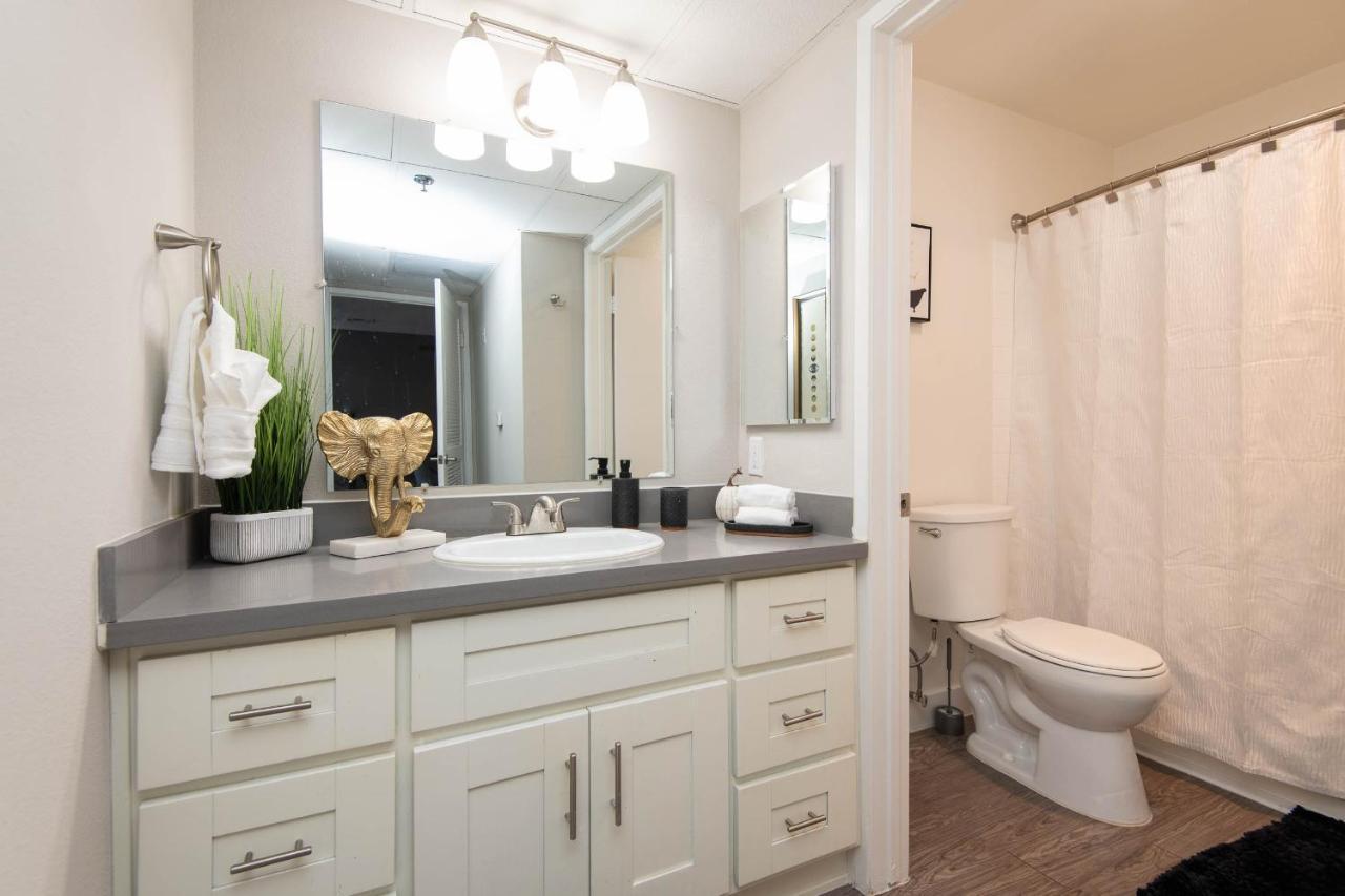 Luxury One Bedroom Free Parking&pool Apartment