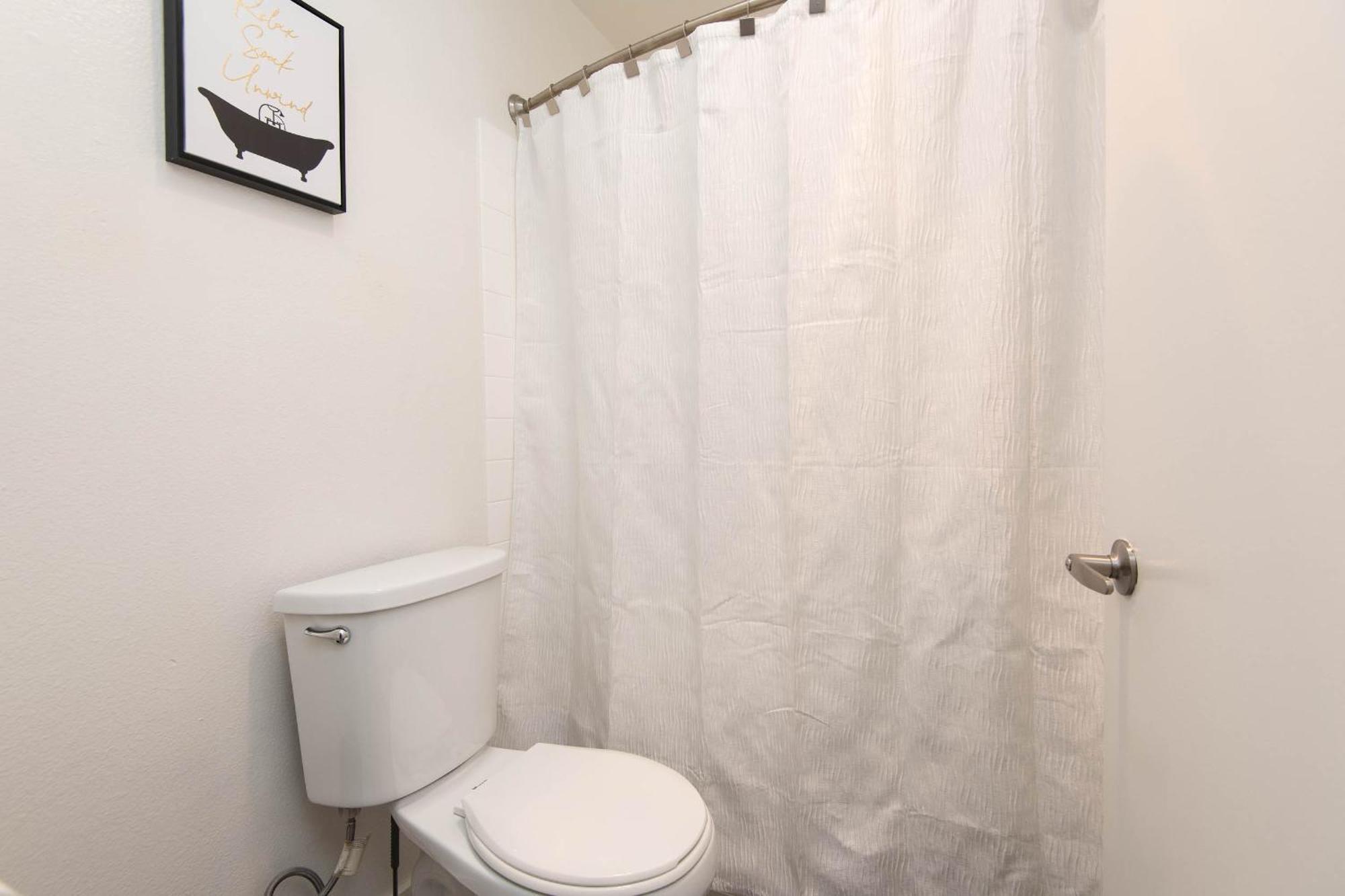 Apartment Luxury One Bedroom Free Parking&pool *