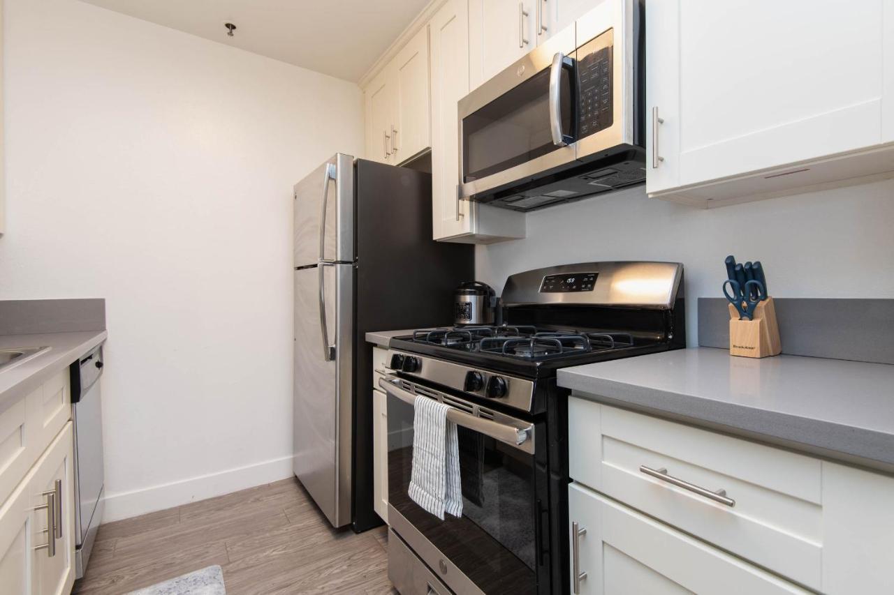 Luxury One Bedroom Free Parking&pool *
