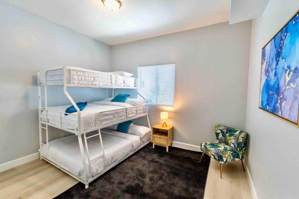 Apartment Stunning Mid-city New - Modern & Luxe Living! *