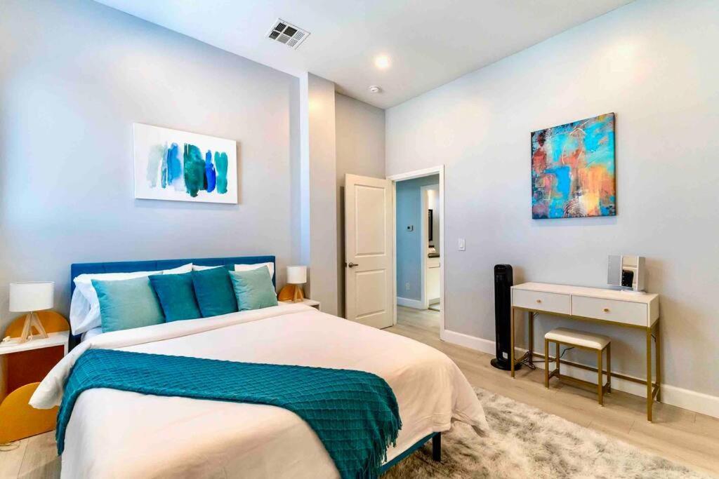 Apartment Stunning Mid-city New - Modern & Luxe Living!