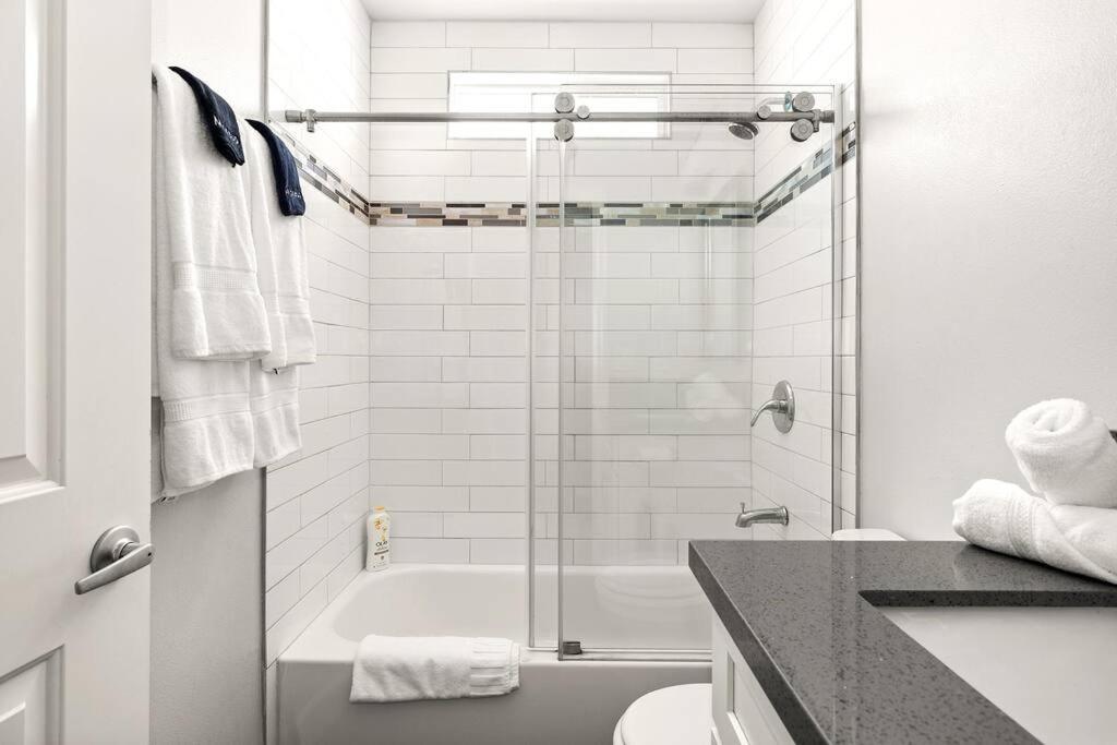 New Luxury Townhome Sleeps 9 Near Usc/dtla/expo * Los Angeles