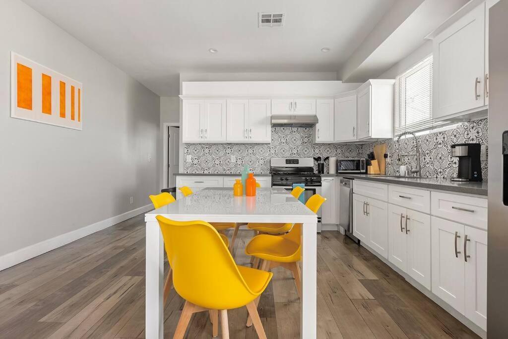 Fun Mid-city New Sleeps 10 Near Usc/dtla/expo * Los Angeles