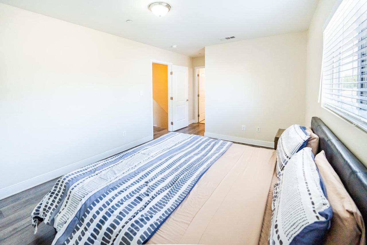 Large Chic 5-bedroom 3 Bathroom Clost To Downtown La *