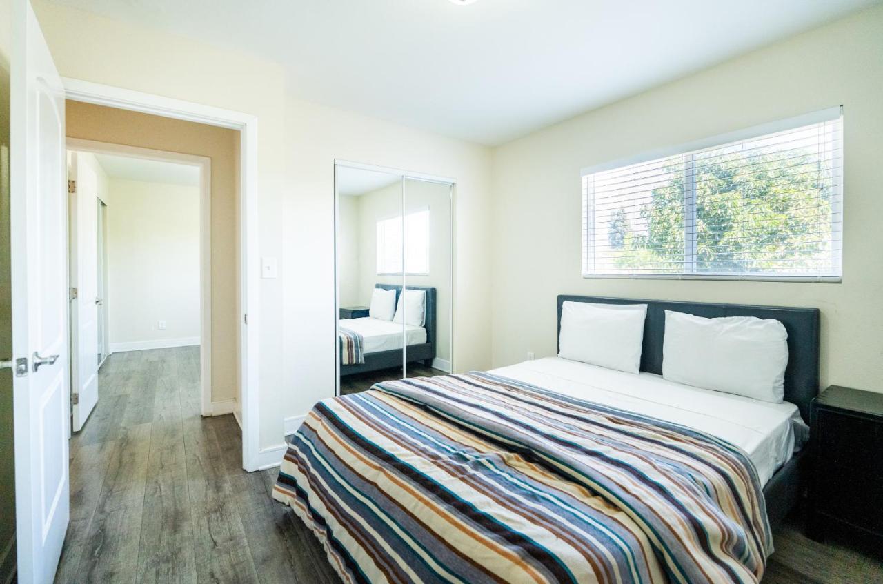 Large Chic 5-bedroom 3 Bathroom Clost To Downtown La